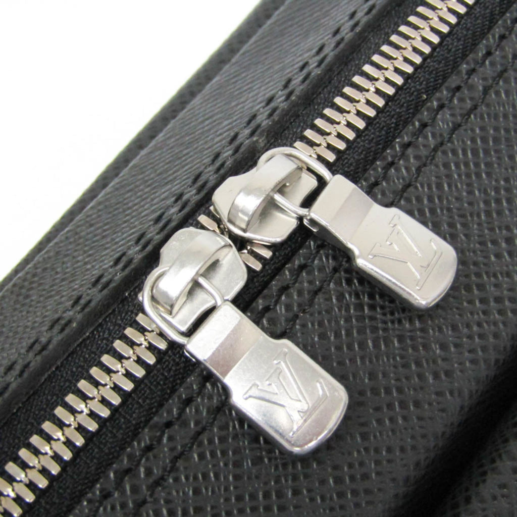 Louis Vuitton Taiga Beluga · Shoulder Bag