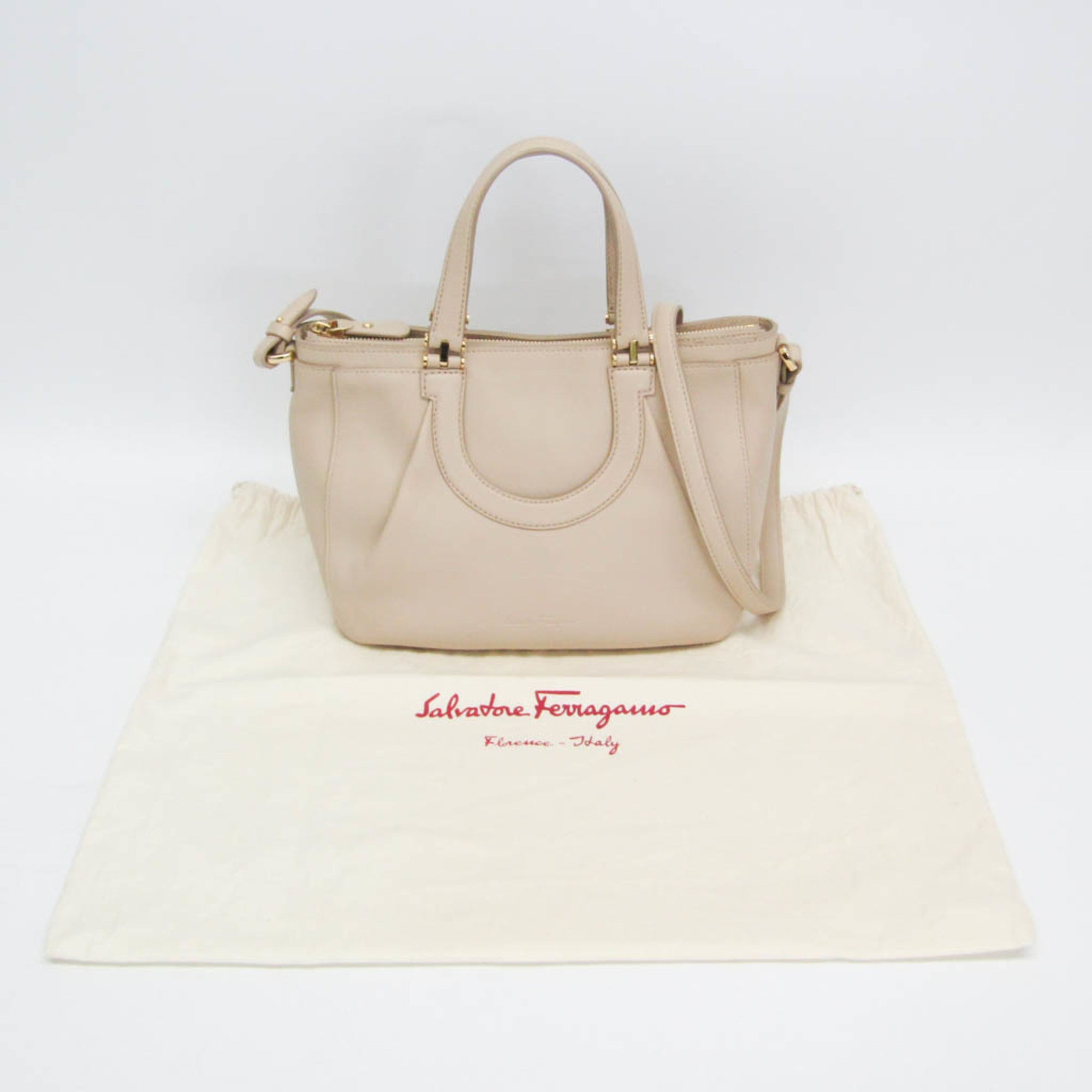 Salvatore Ferragamo Gancini · Leather