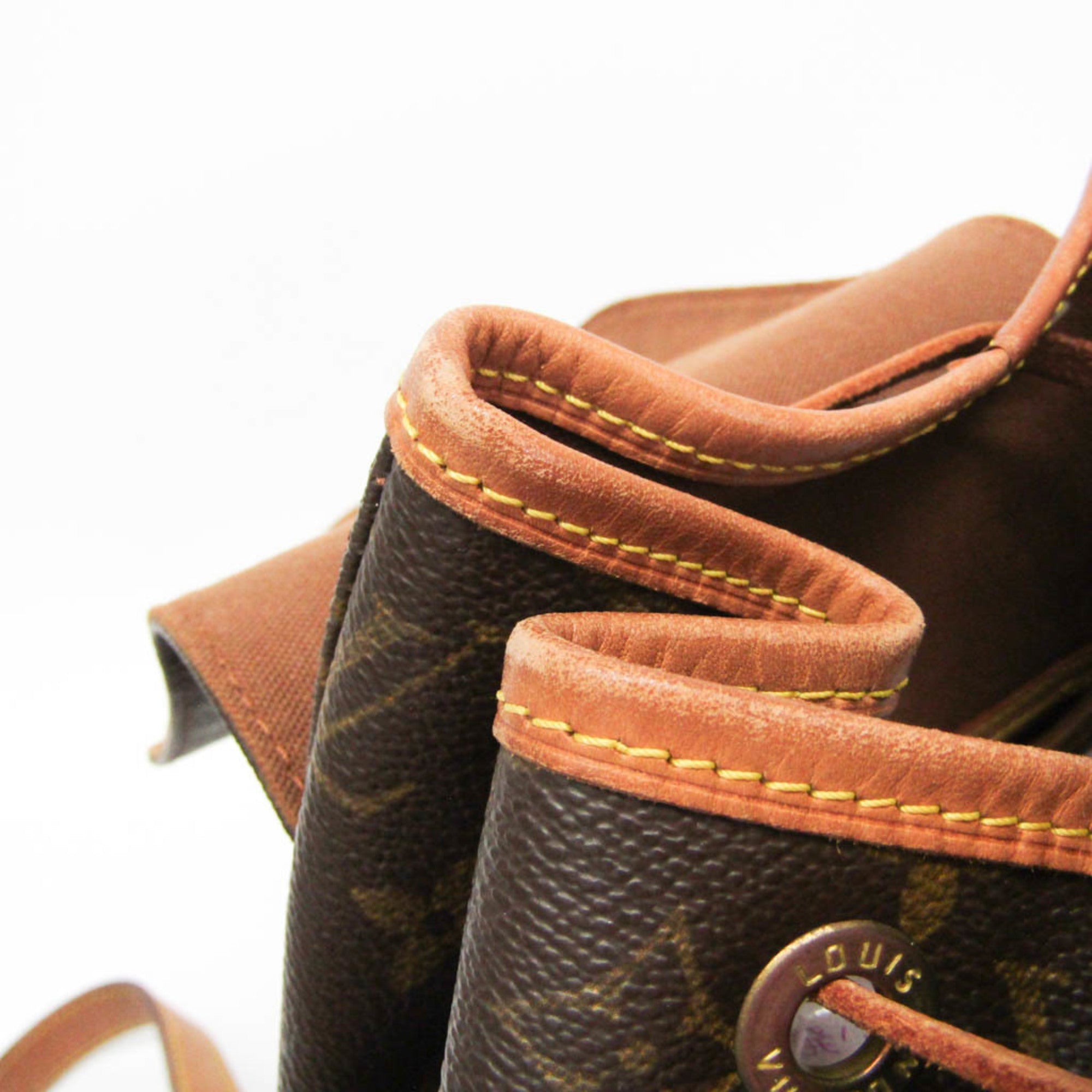 Louis Vuitton Montsouris MM · Monogram