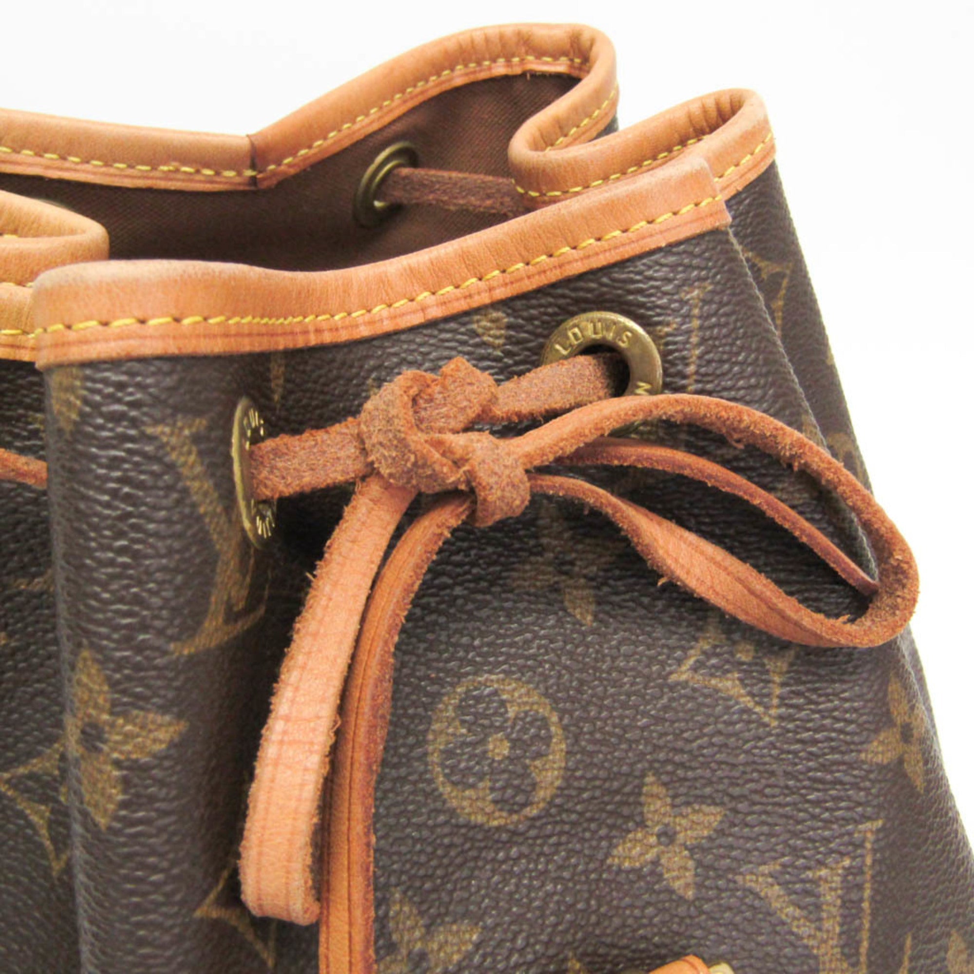 Louis Vuitton Montsouris MM · Monogram