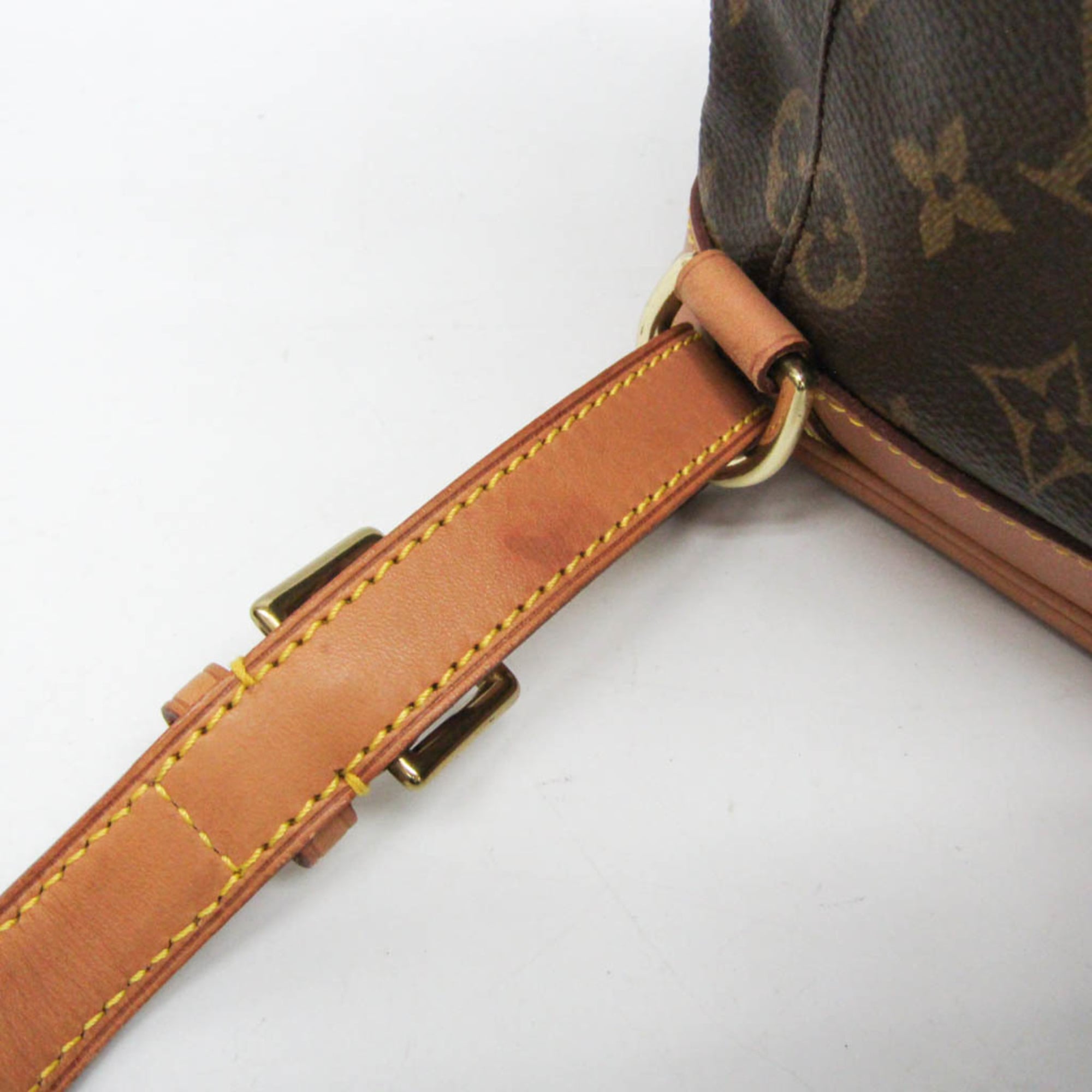 Louis Vuitton Montsouris MM · Monogram