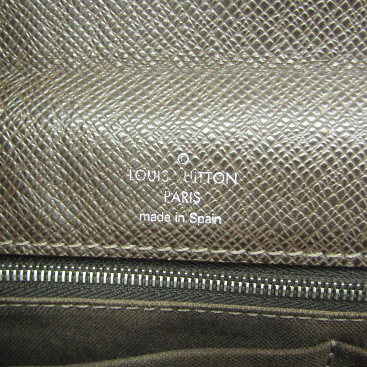 Louis Vuitton Veraia · Taiga Leather