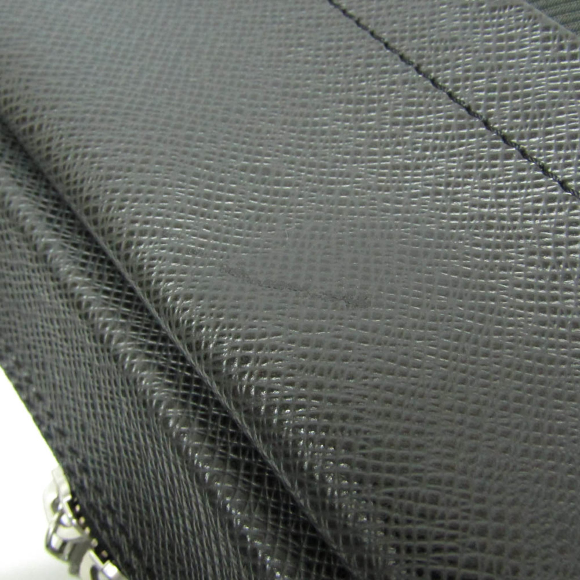 Louis Vuitton Taiga Beluga · Shoulder Bag