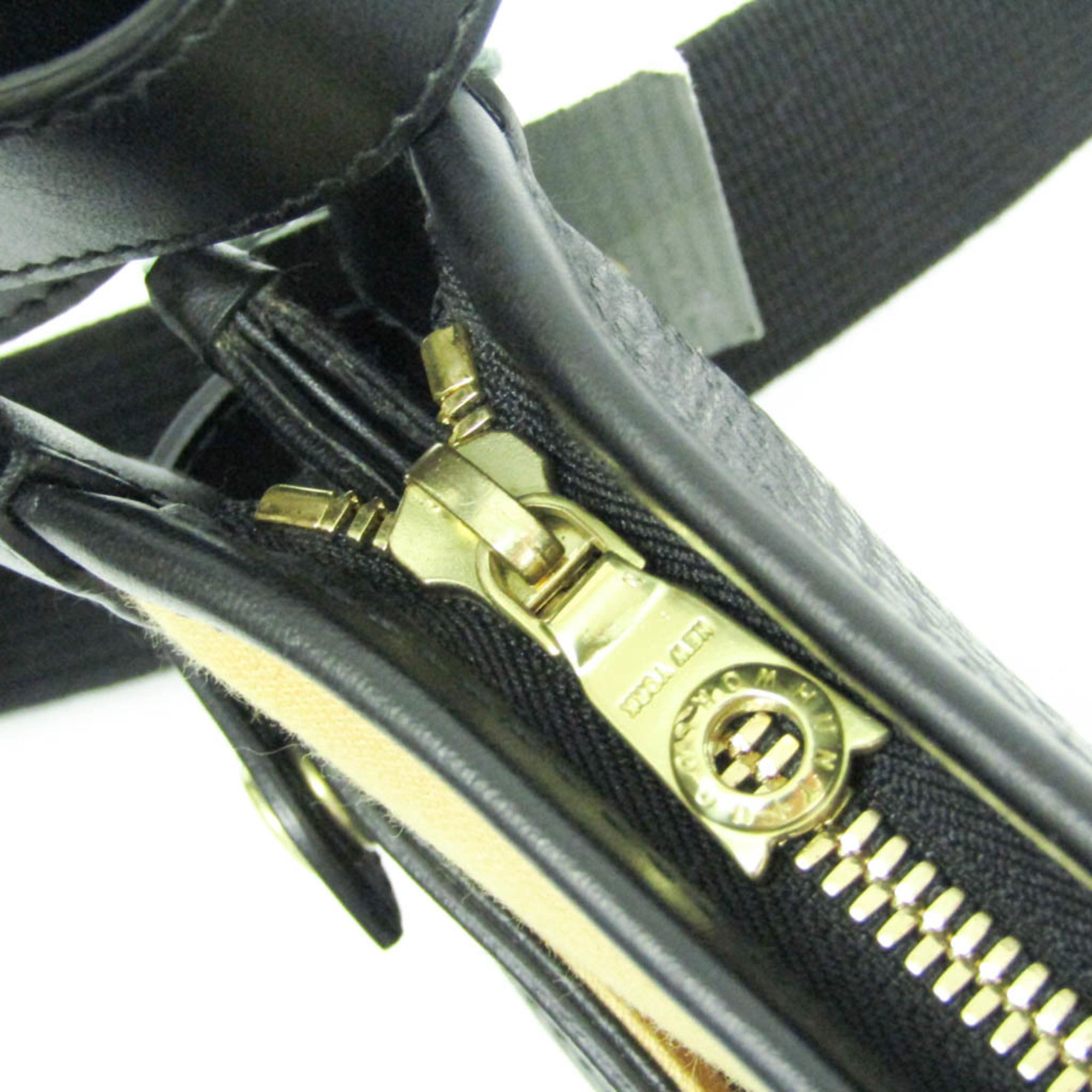 Hunting World · Canvas & Leather