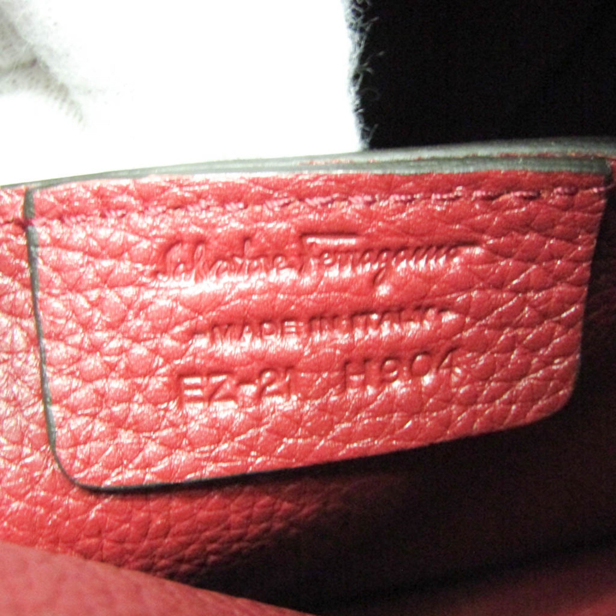Salvatore Ferragamo Gancini · Leather