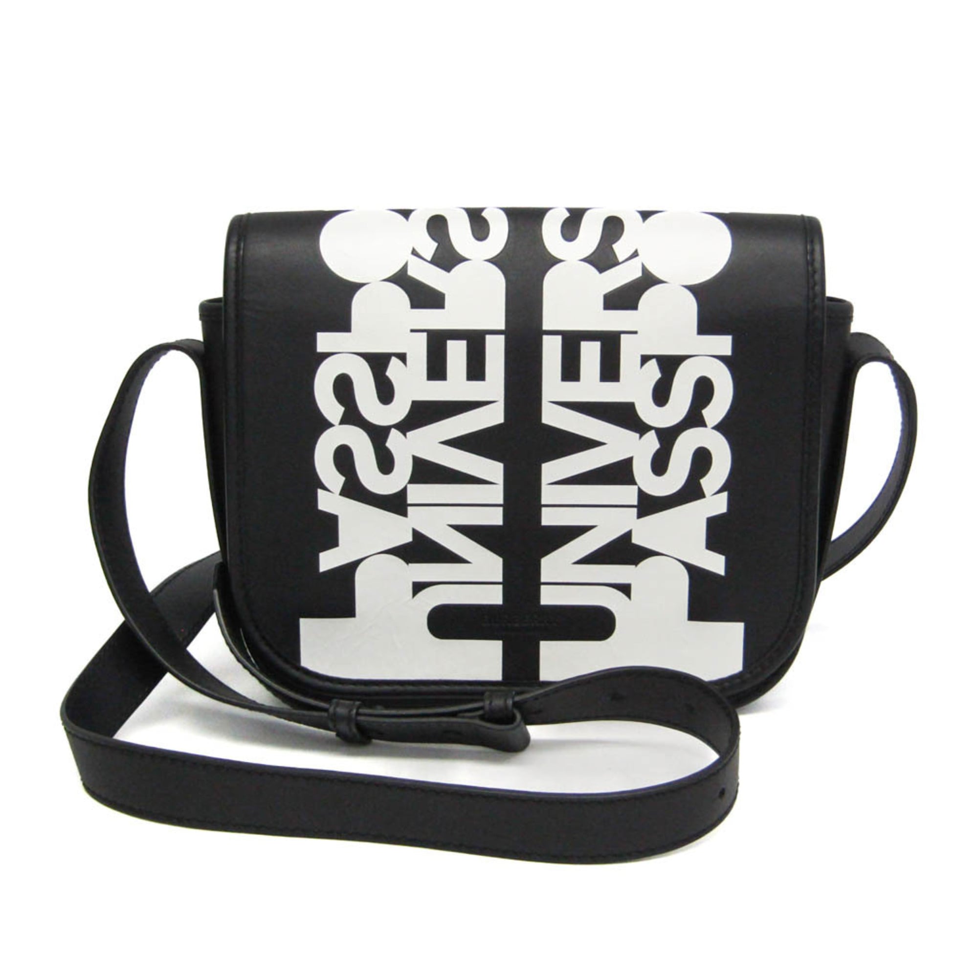 Burberry Universal Passport · Leather