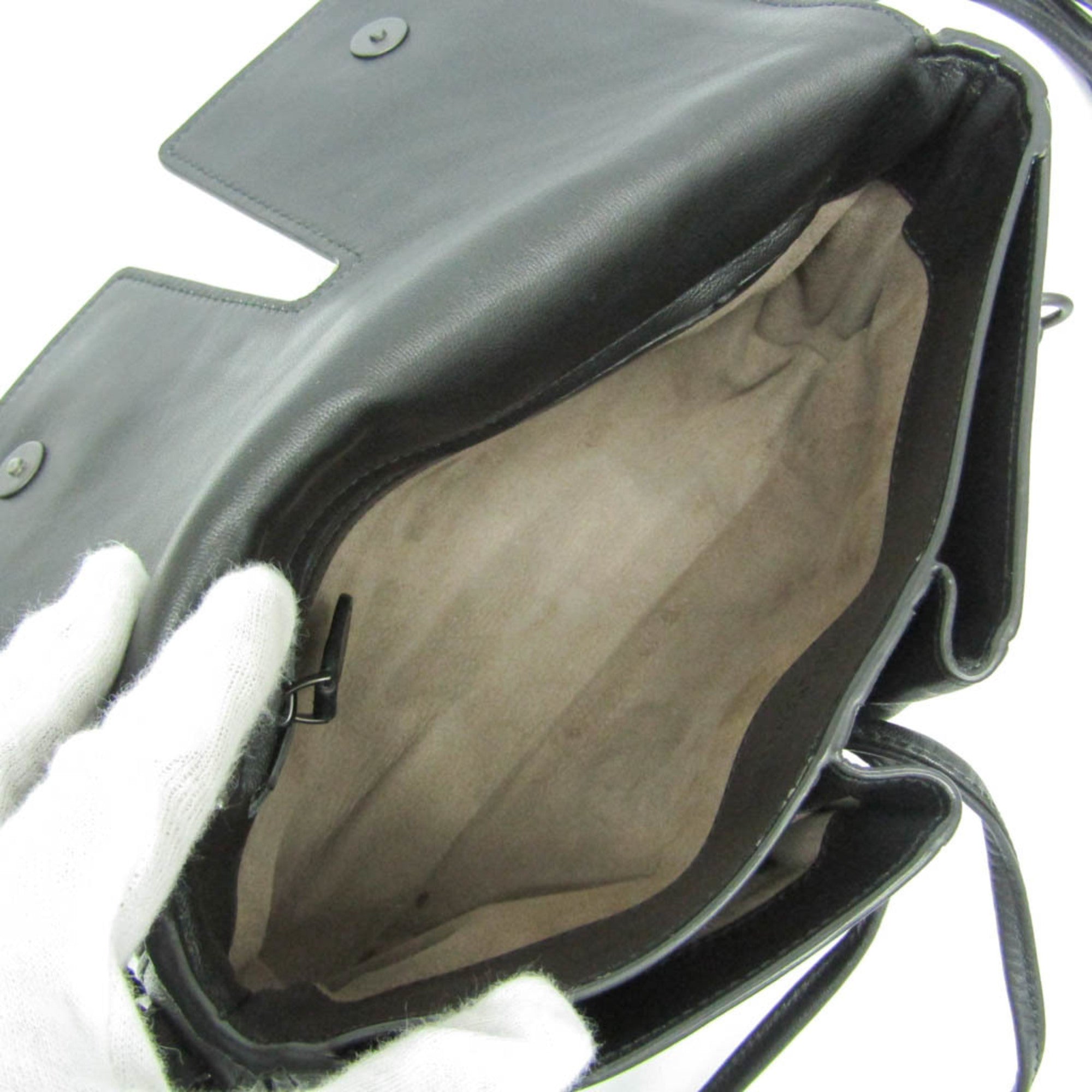 Bottega Veneta Intrecciato · Leather