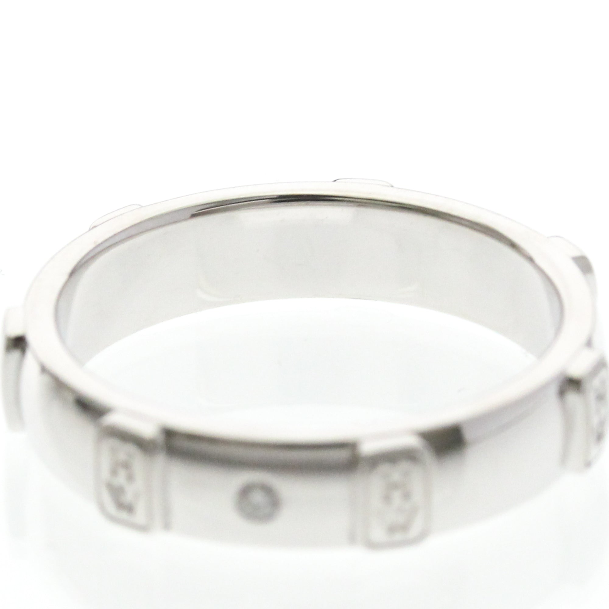 Harry Winston HW Logo · Diamond · 18K White Gold