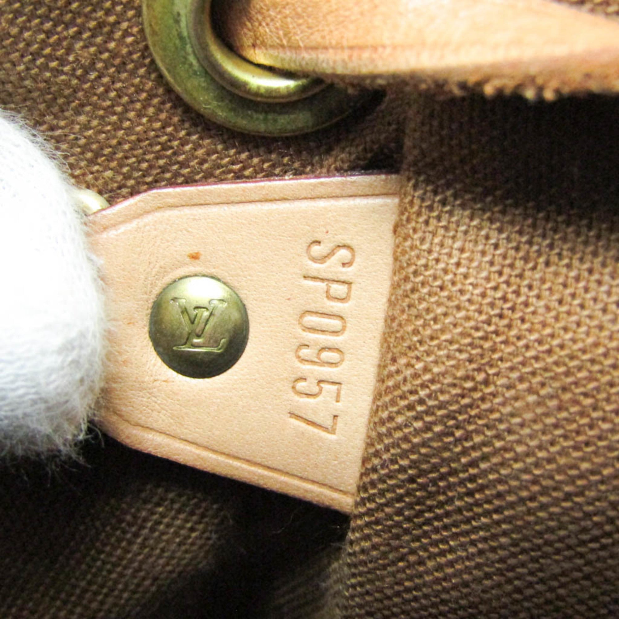 Louis Vuitton Mini Montsouris · Monogram