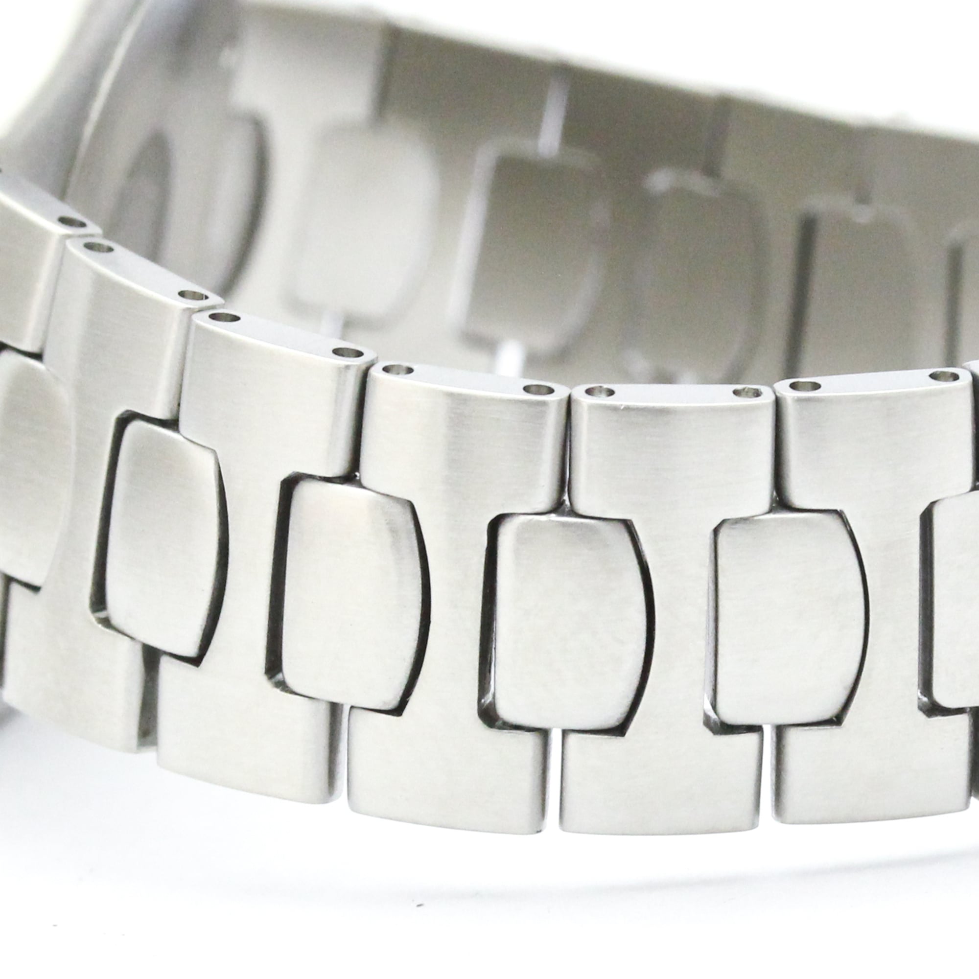 Omega Seamaster Professional 200M · Steel