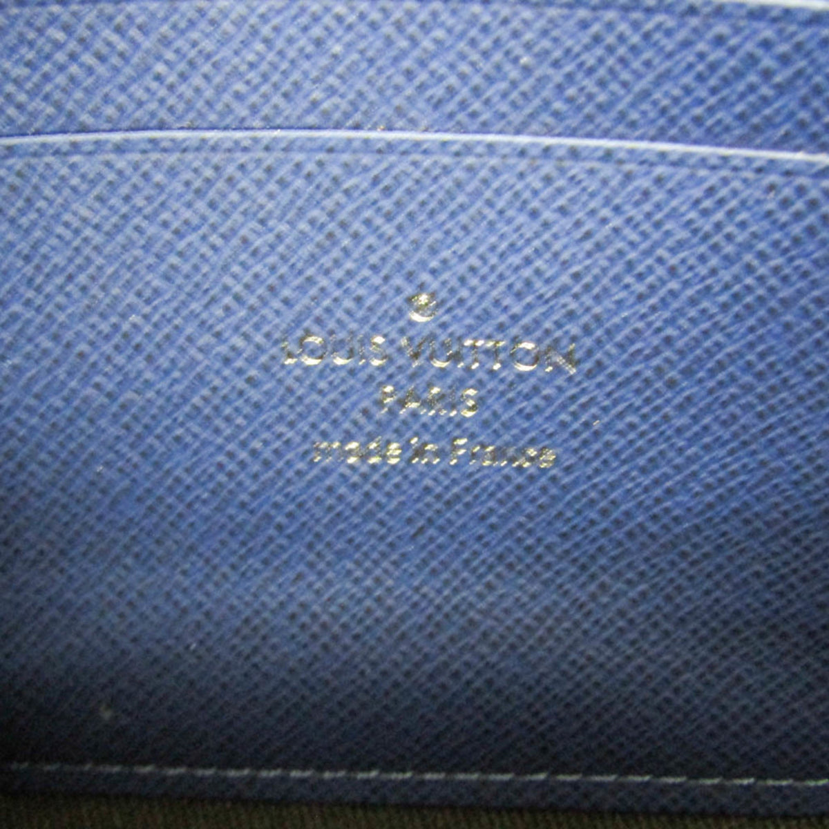 Louis Vuitton Taiga · Pochette Discovery PM
