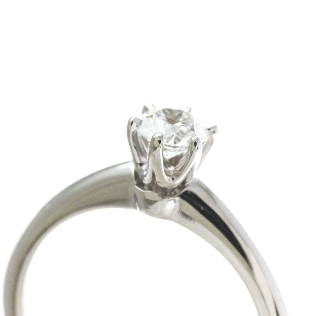 Tiffany Classic Solitaire · Platinum · Diamond