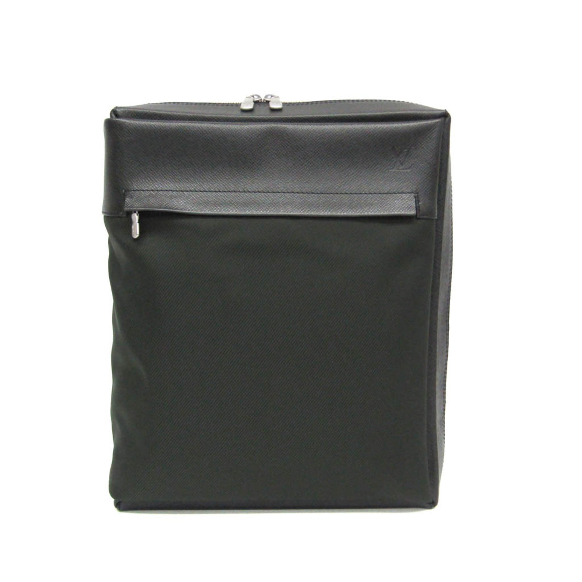 Louis Vuitton Taiga Beluga · Shoulder Bag