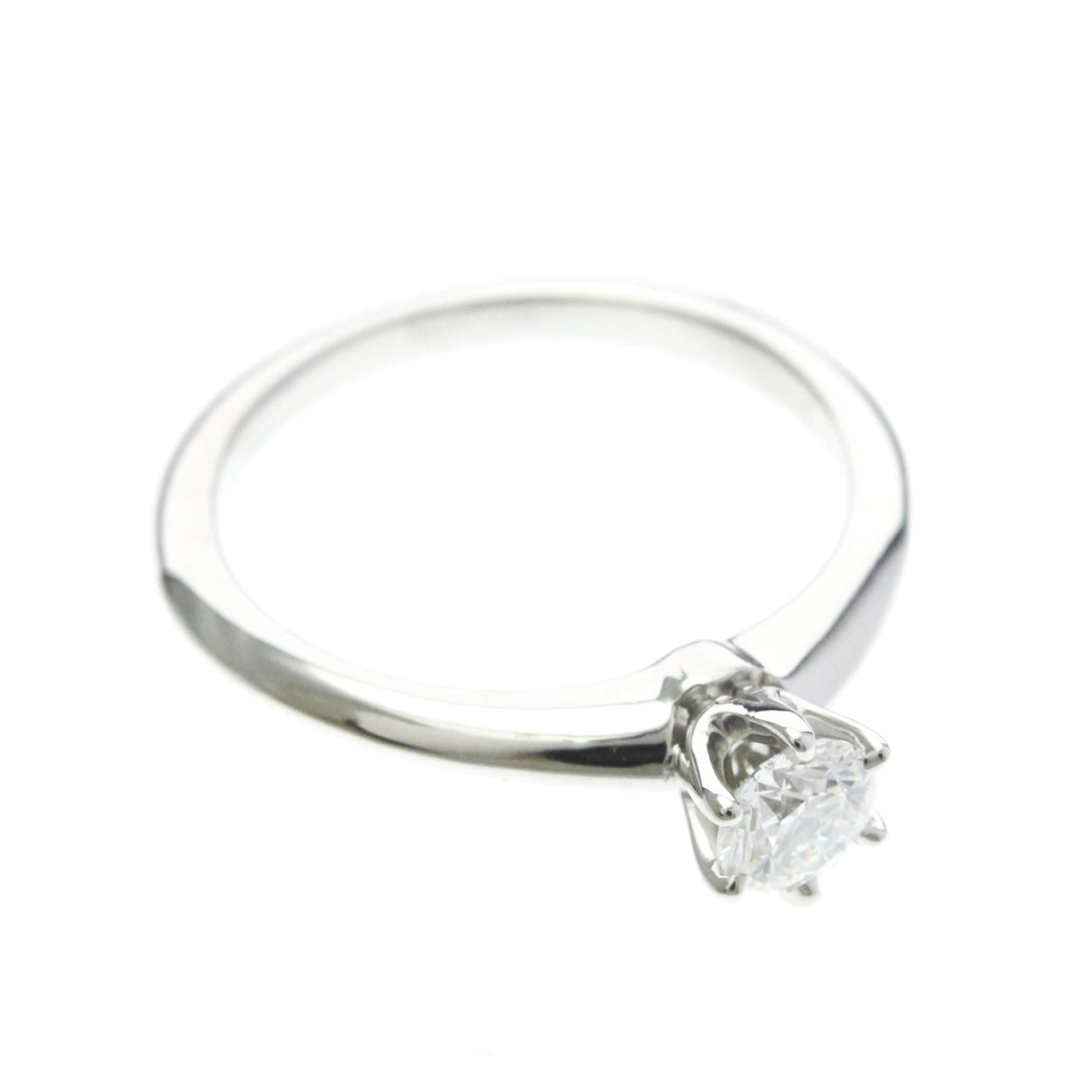 Tiffany Classic Solitaire · Platinum · Diamond