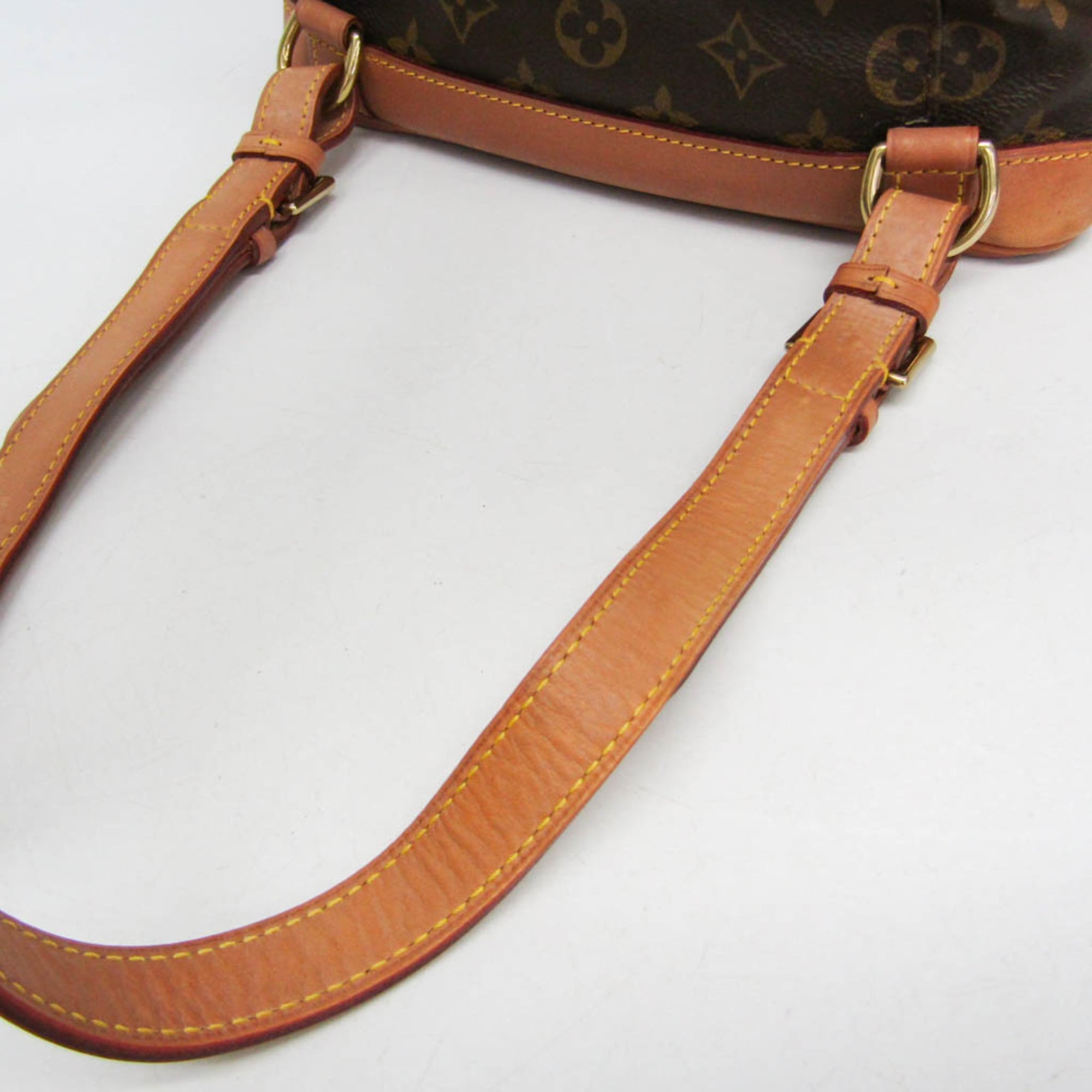 Louis Vuitton Montsouris MM · Monogram