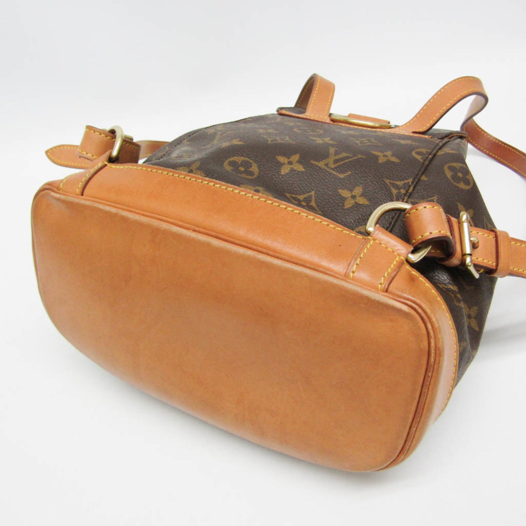 Louis Vuitton Montsouris MM · Monogram