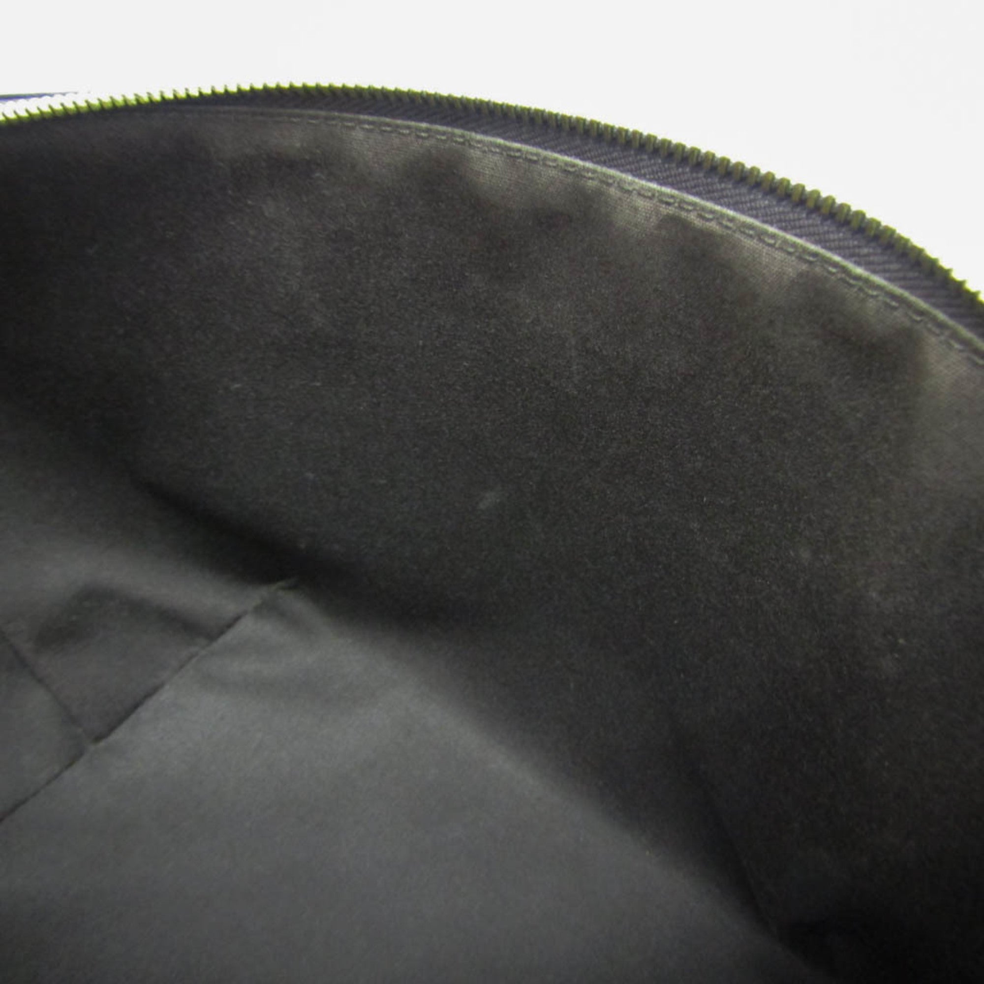 Louis Vuitton Bellevue PM · Vernis Amarante