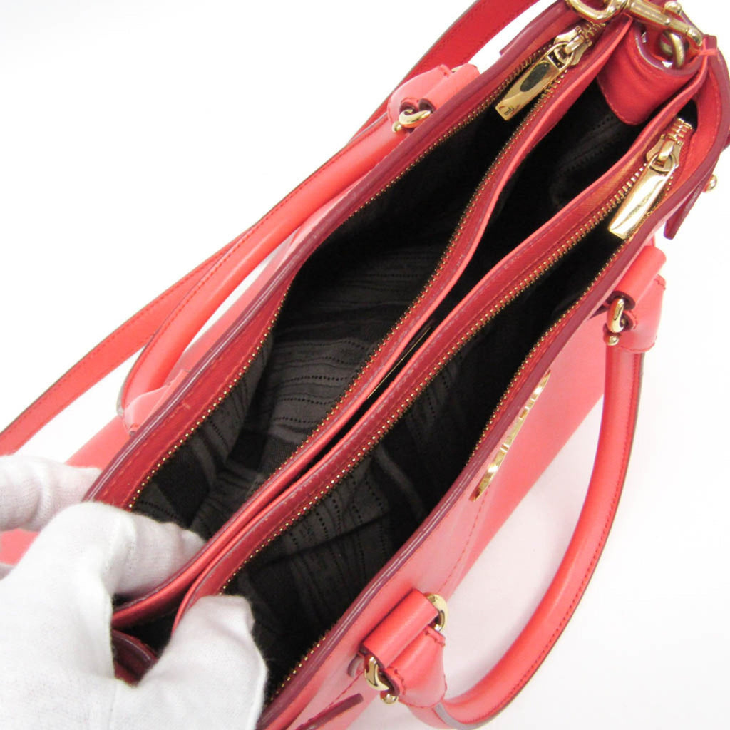 Salvatore Ferragamo Gancini · Leather