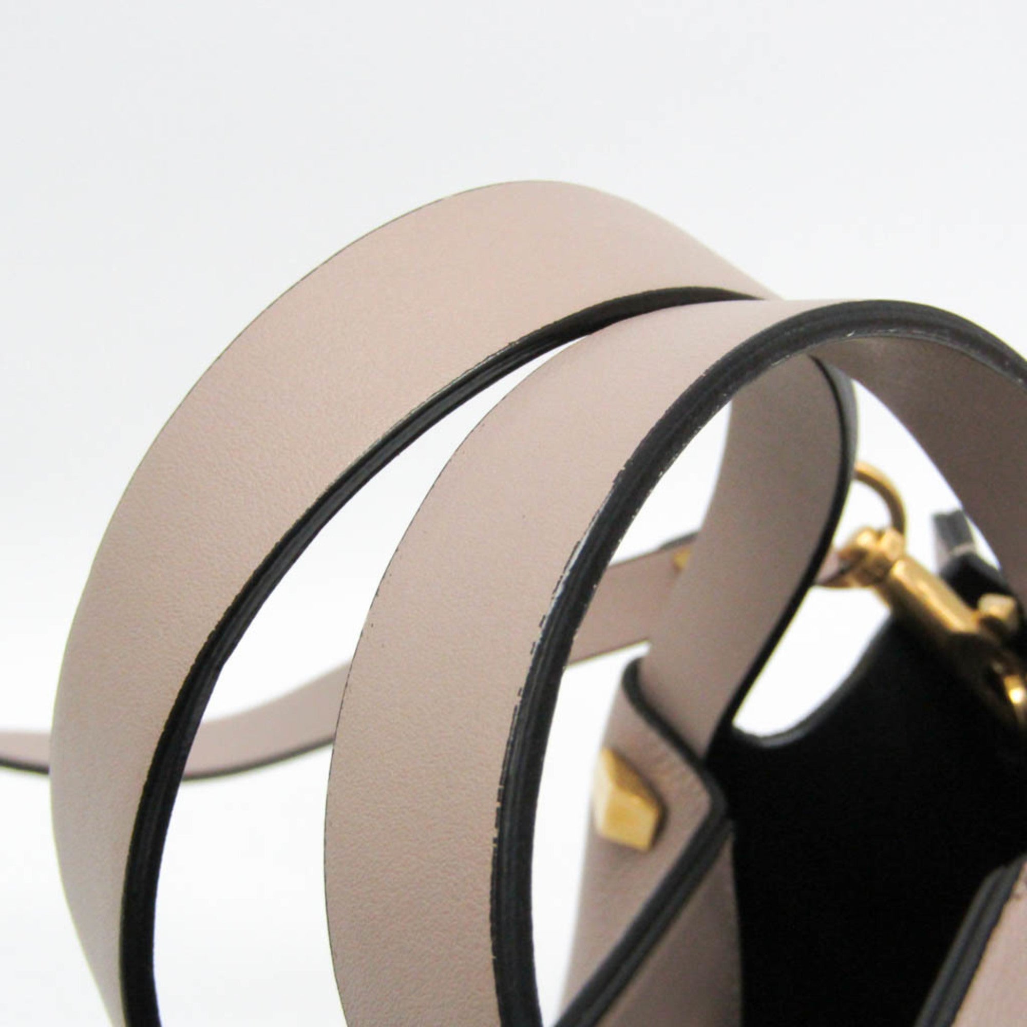 Valentino Garavani V Logo Escape · Leather