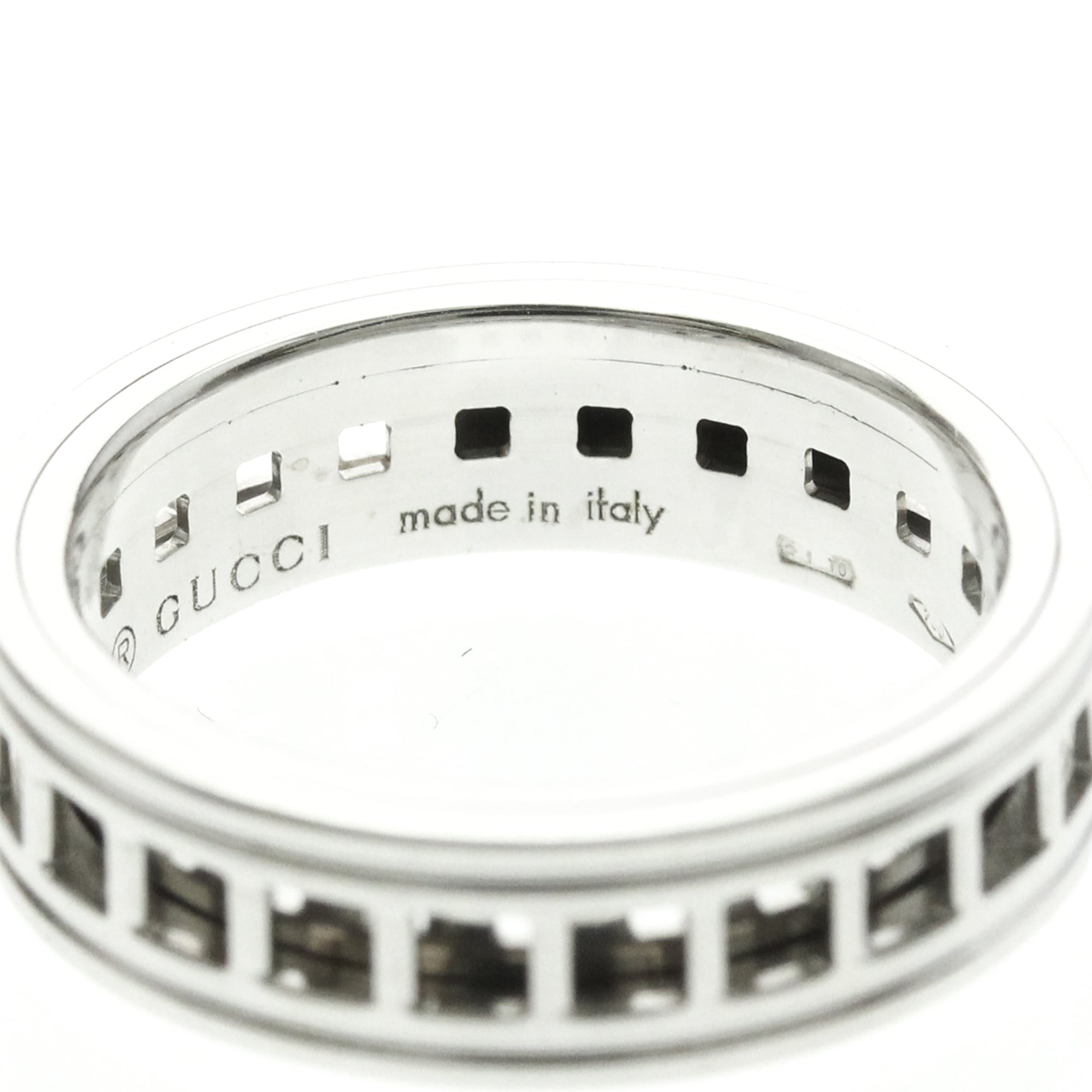 Gucci Scroll · 18K White Gold