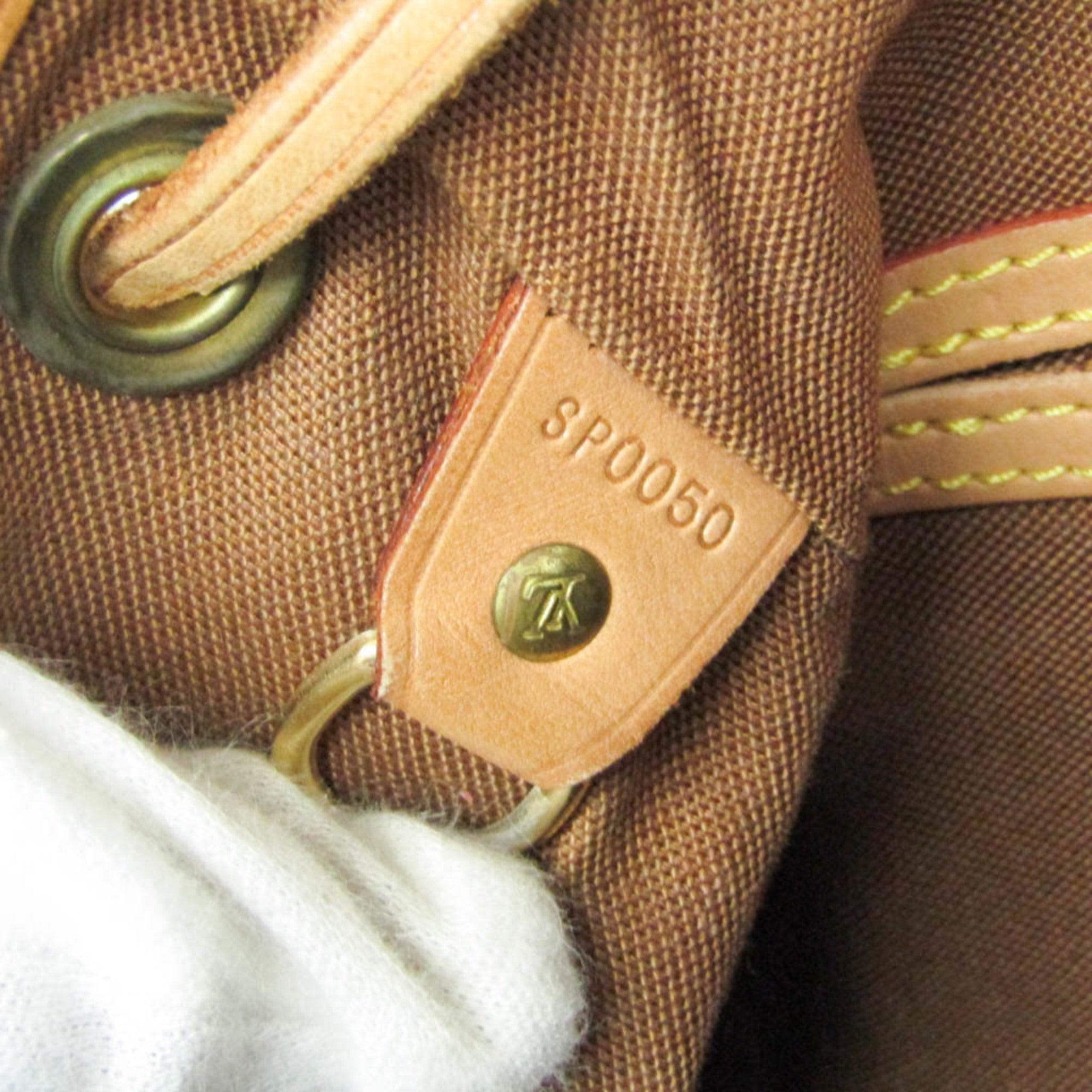 Louis Vuitton Montsouris MM · Monogram