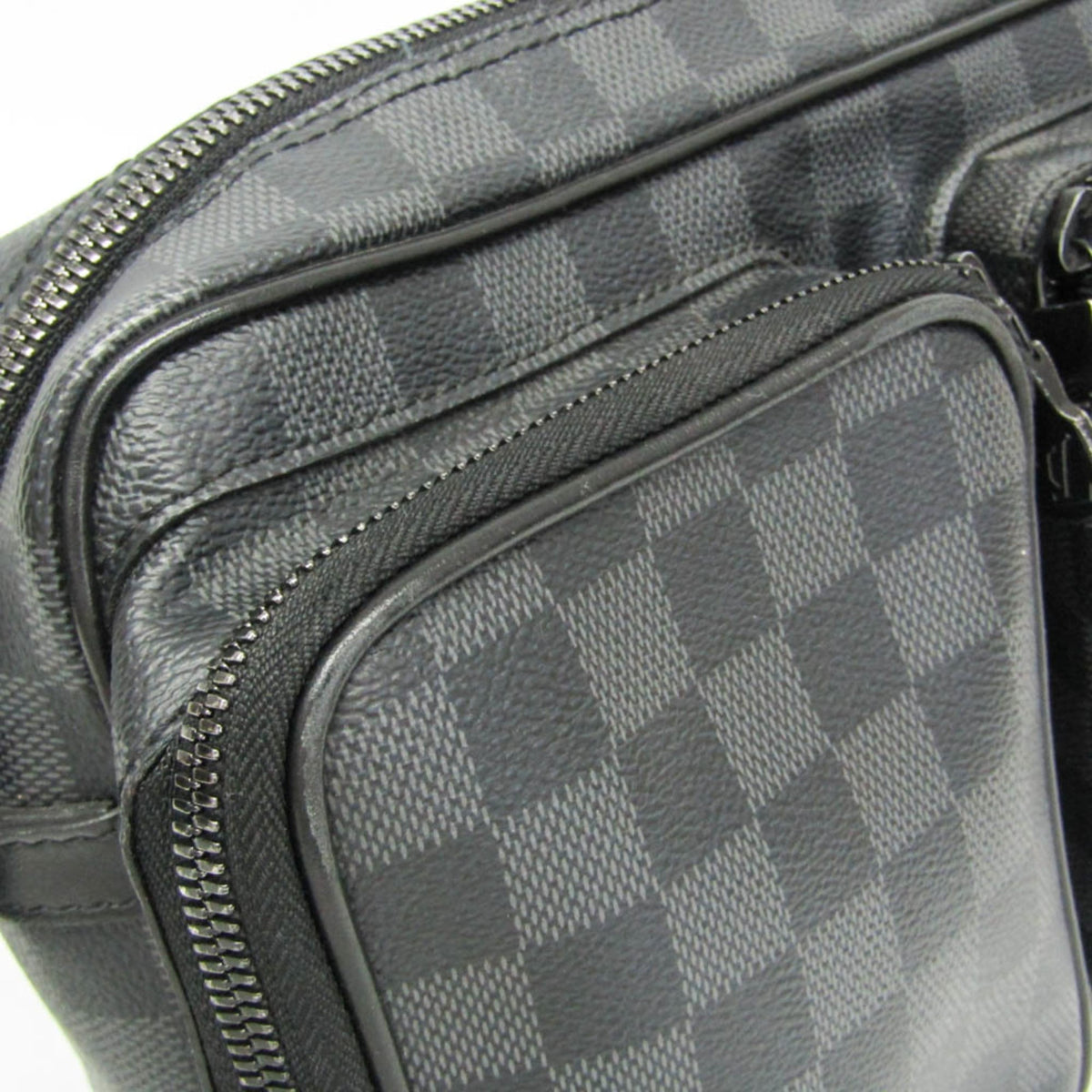 Louis Vuitton Utility Messenger · Damier Graphite