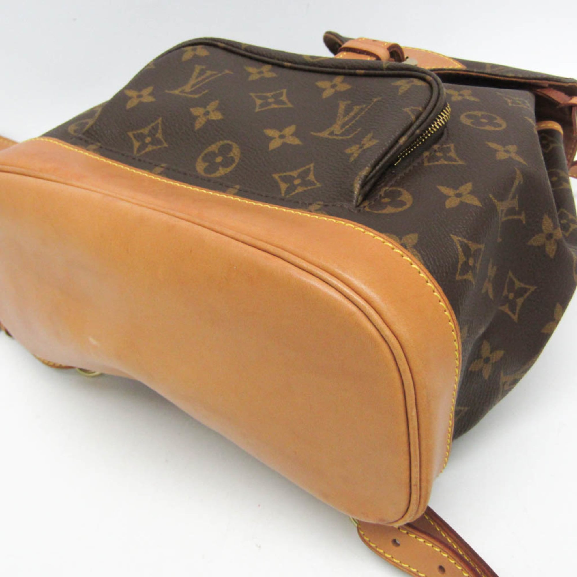 Louis Vuitton Montsouris MM · Monogram
