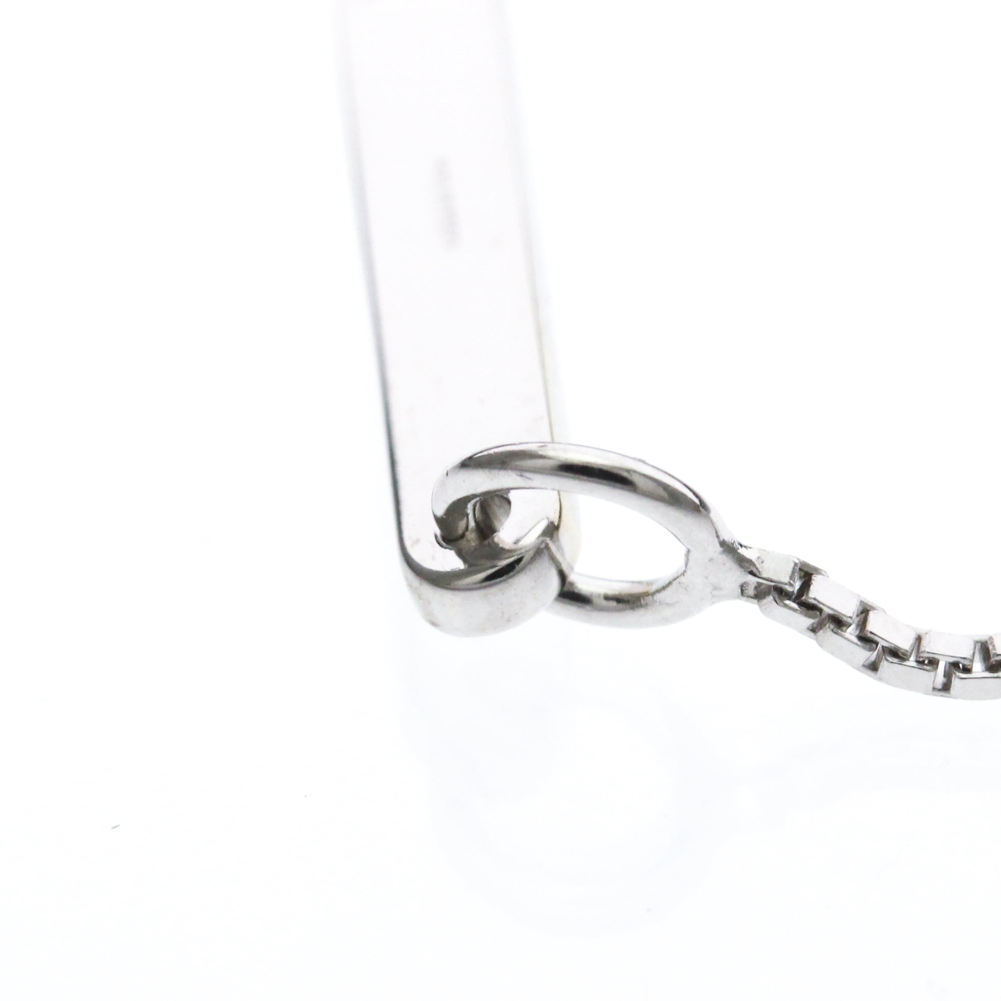 Gucci Lariat · 18K White Gold