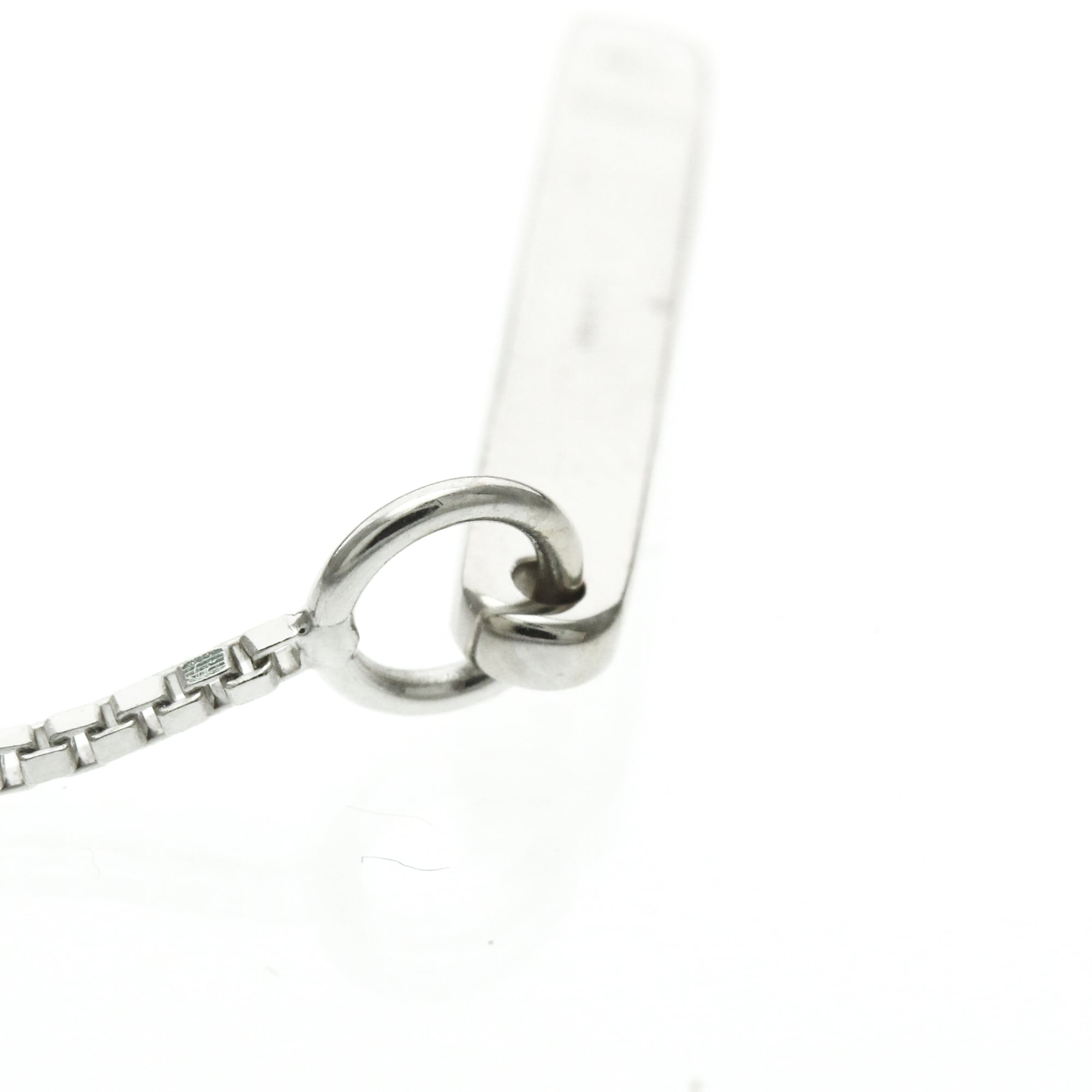 Gucci Lariat · 18K White Gold