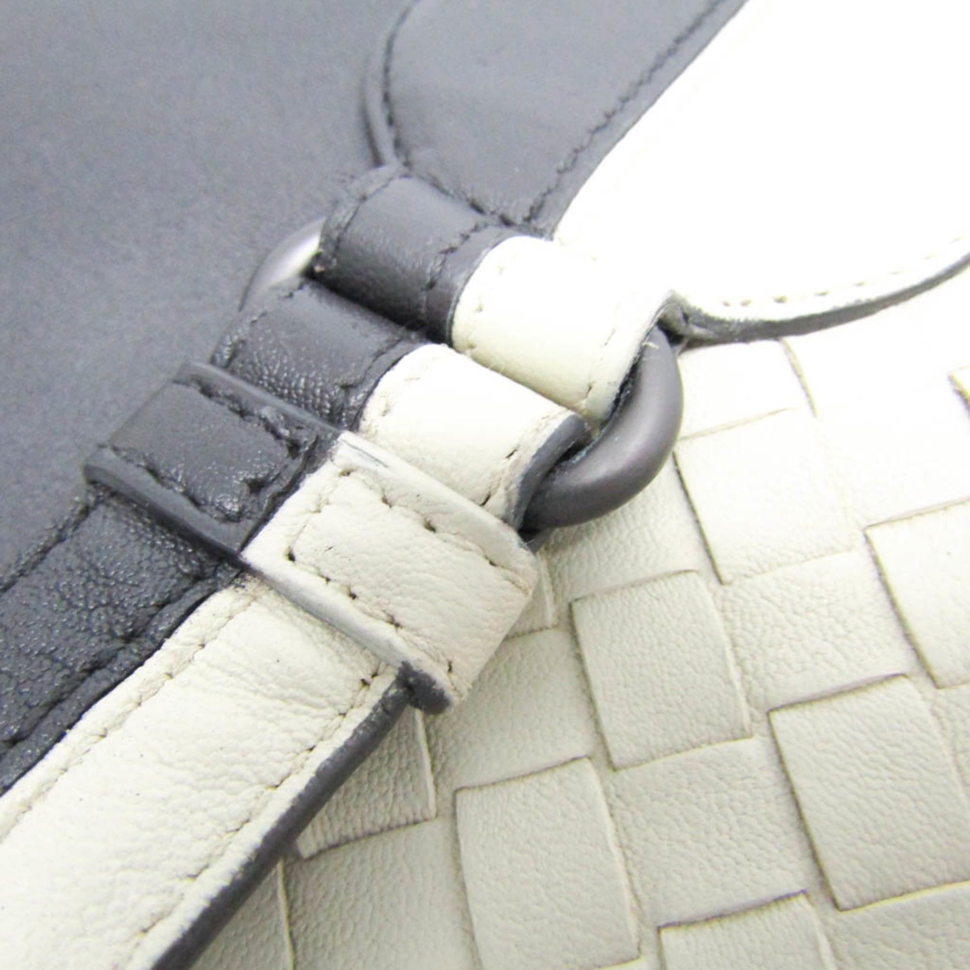 Bottega Veneta Intrecciato · Leather
