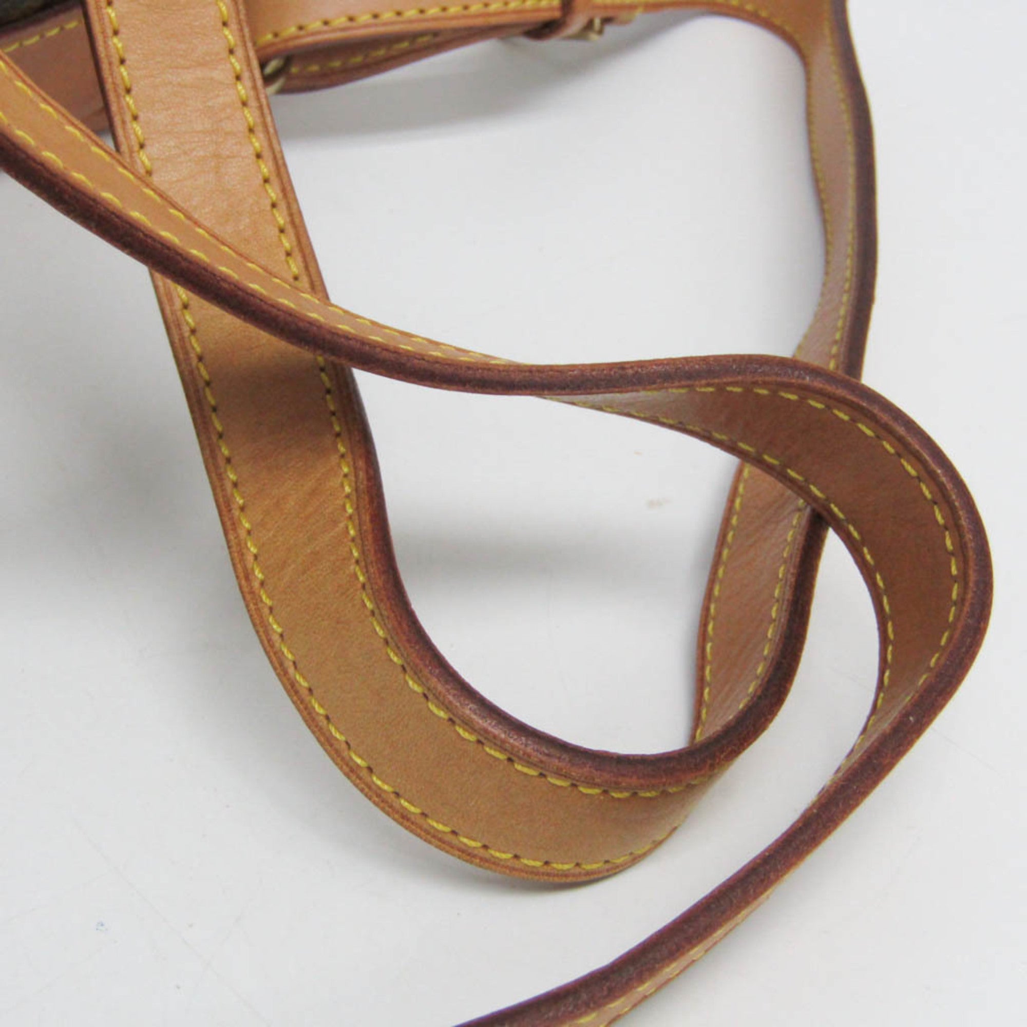 Louis Vuitton Montsouris MM · Monogram