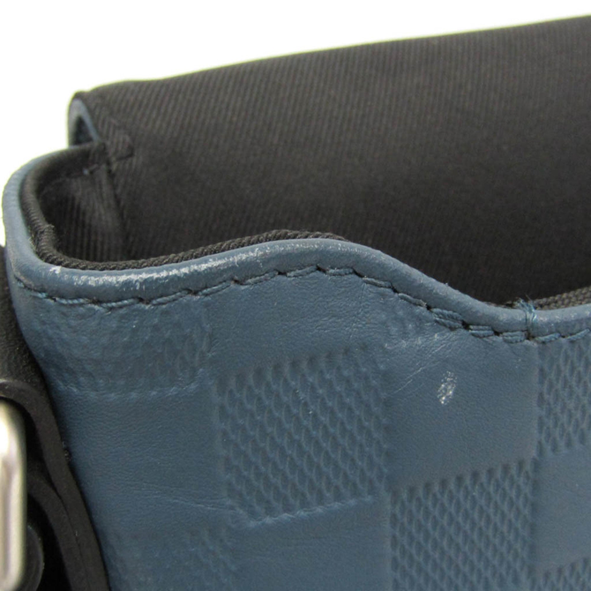 Louis Vuitton District PM · Damier Infini