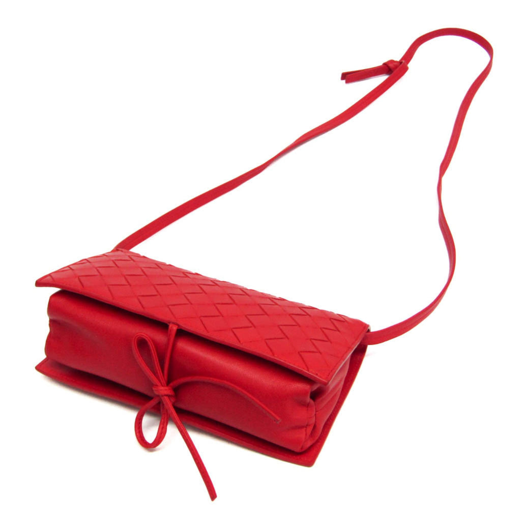 Bottega Veneta Intrecciato · Leather