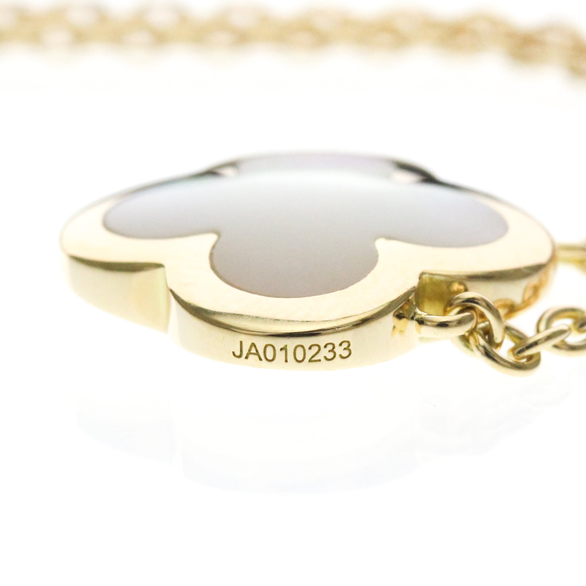 Van Cleef & Arpels Pure Alhambra · Mother of Pearl