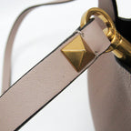 Valentino Garavani V Logo Escape · Leather
