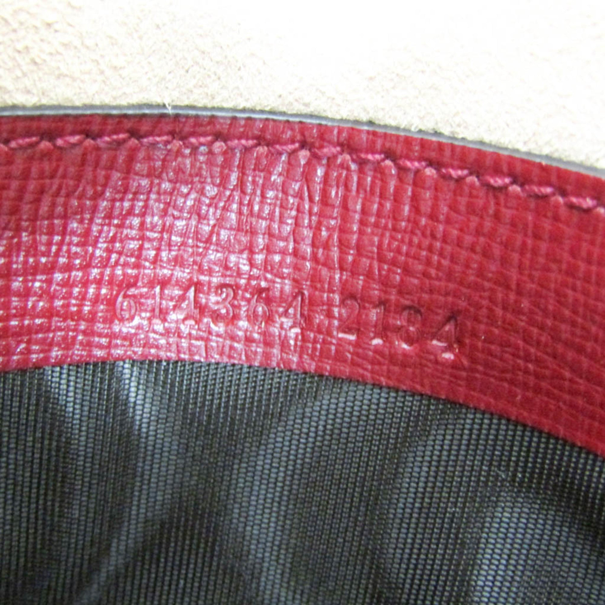 Gucci Interlocking G · Leather Clutch