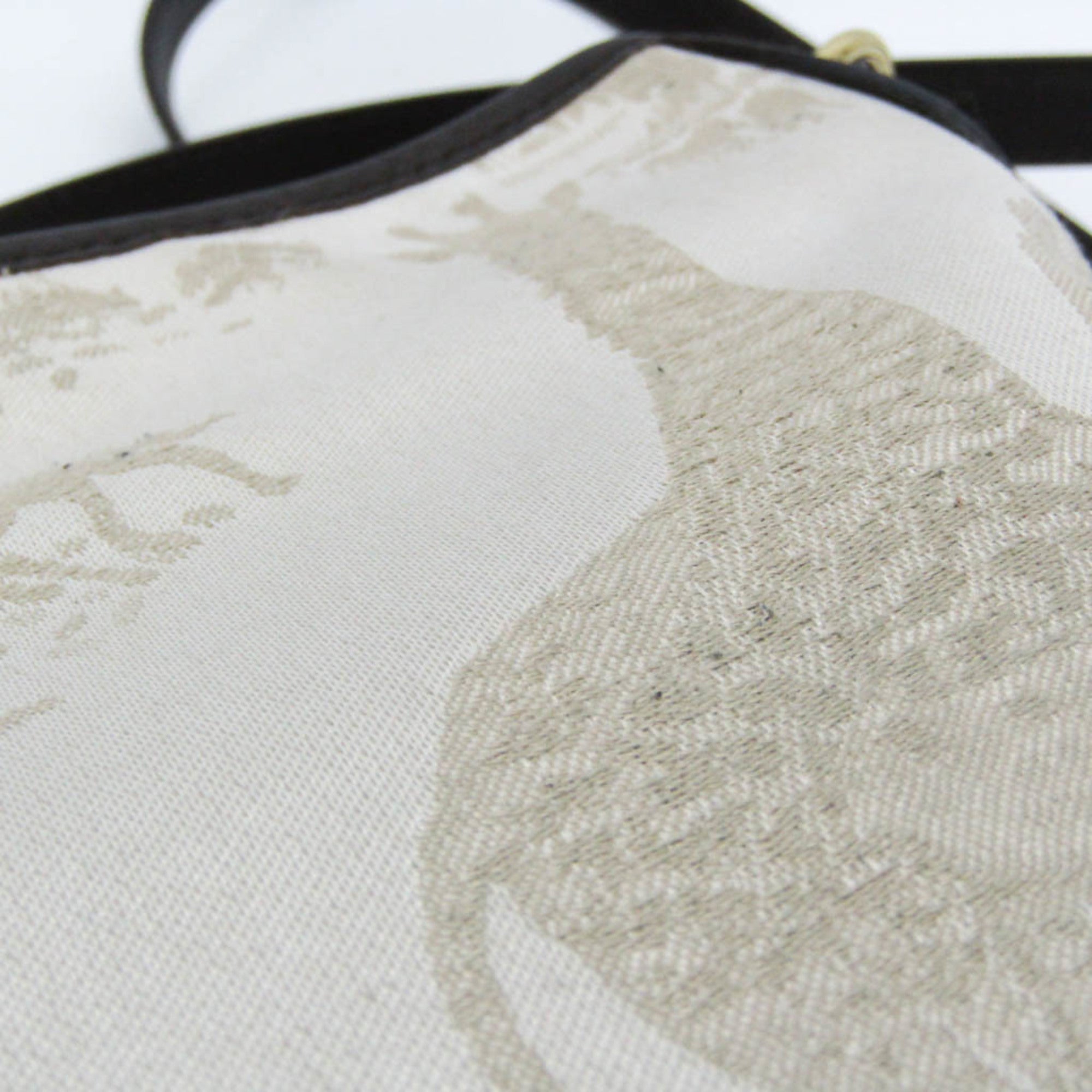 Hunting World Safari Embroidery · Canvas