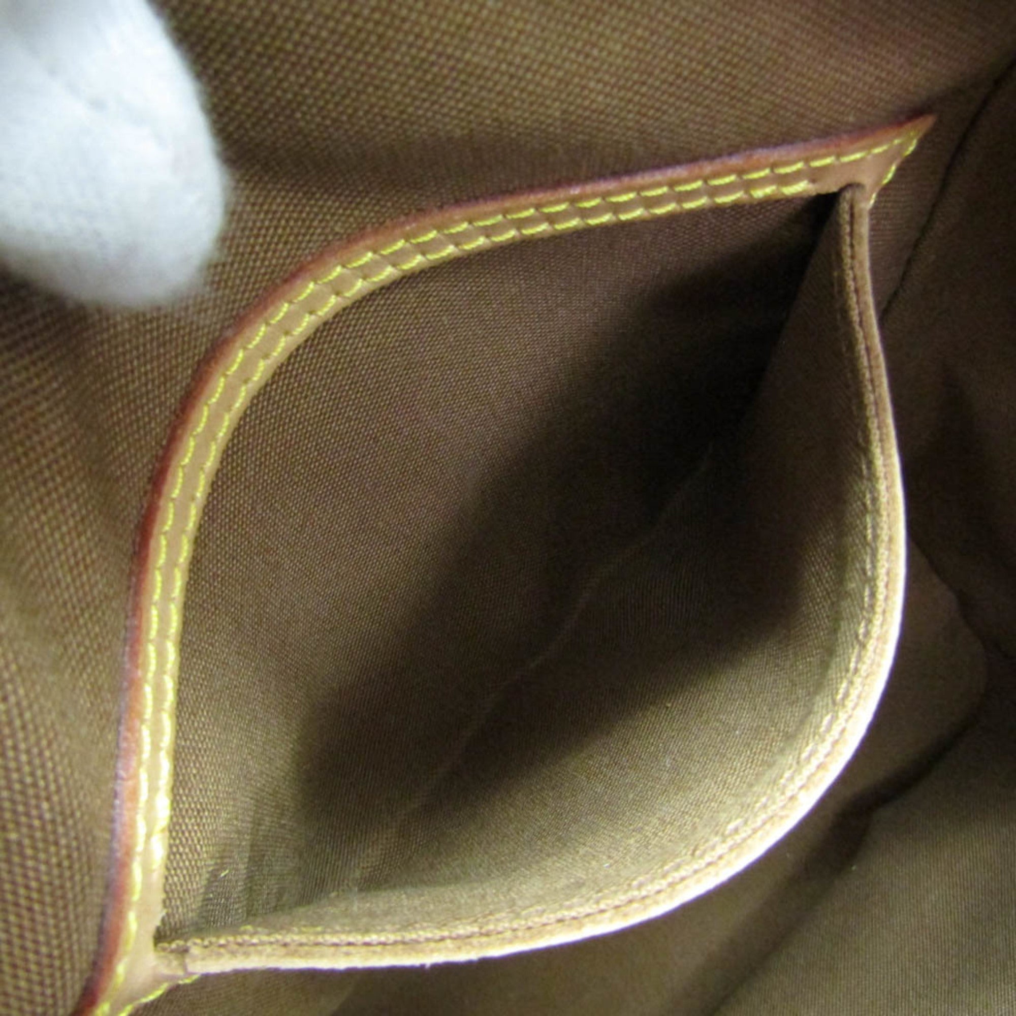 Louis Vuitton Montsouris MM · Monogram