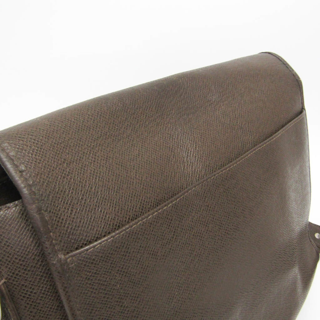 Louis Vuitton Taiga Andrei · Messenger