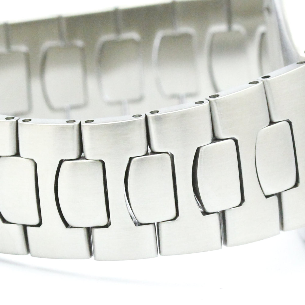 Omega Seamaster Professional 200M · Steel