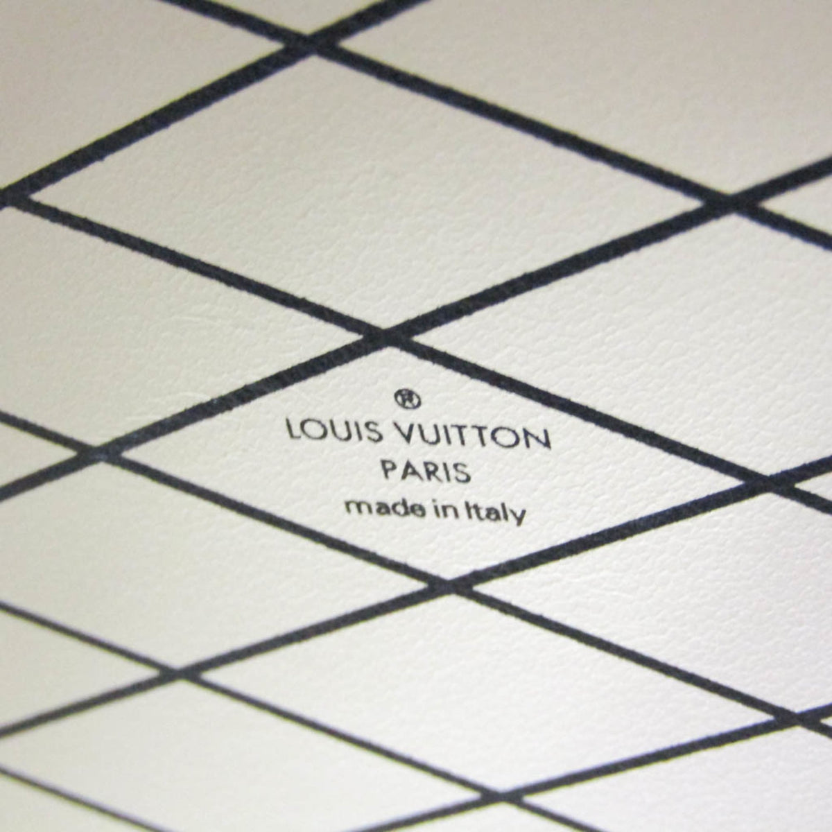 Louis Vuitton Petite Boîte Chapeau · Epi