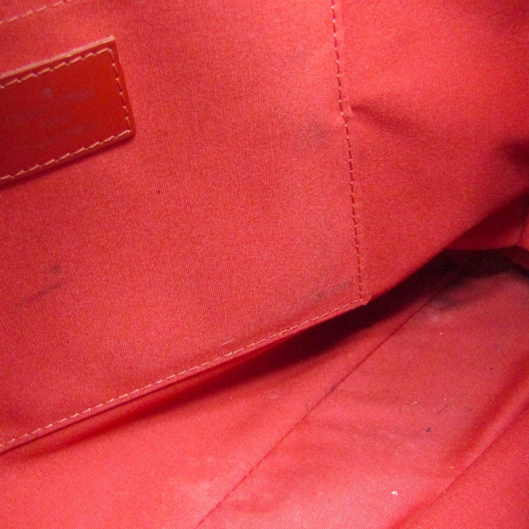 Louis Vuitton Passy GM · Epi Rouge