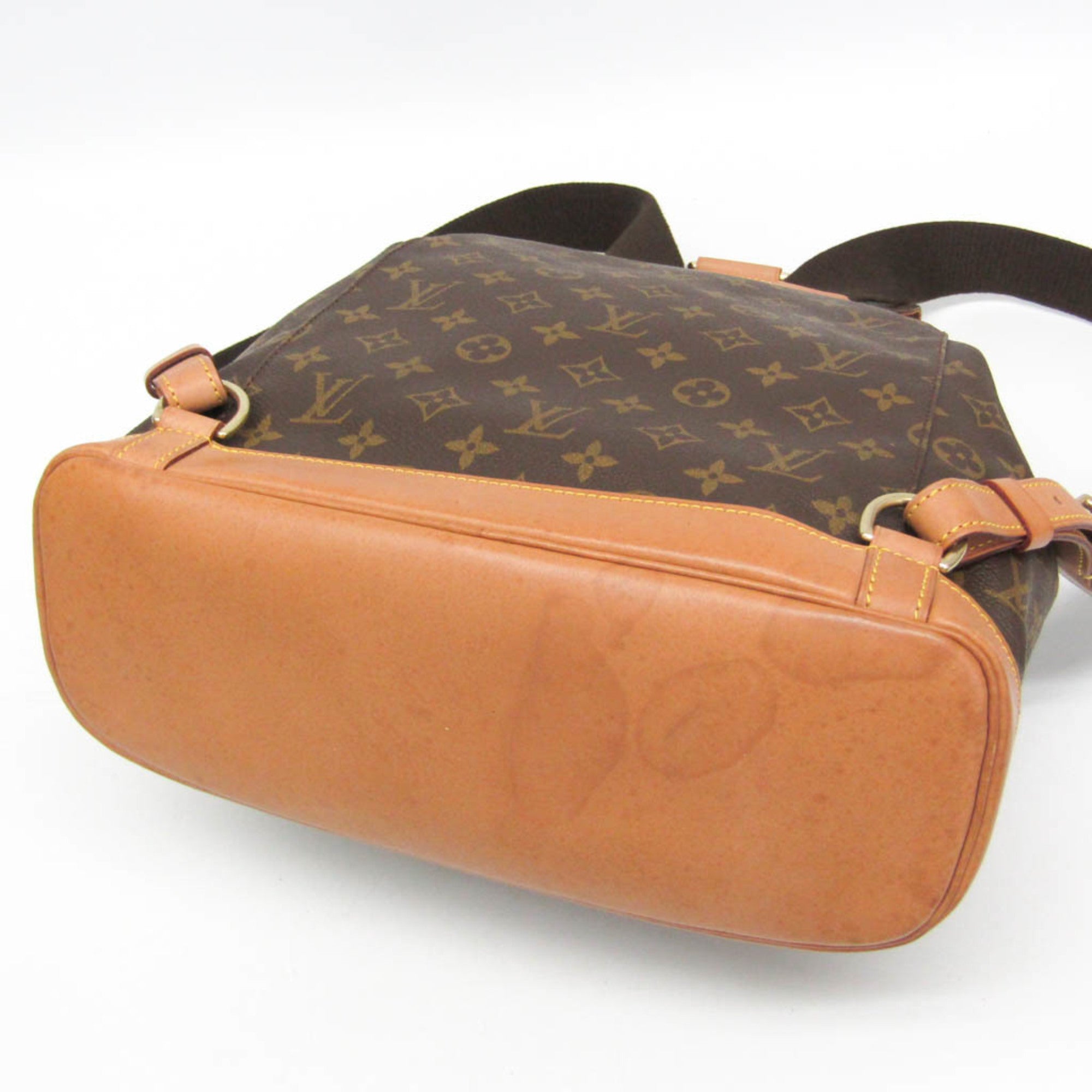 Louis Vuitton Montsouris GM · Monogram