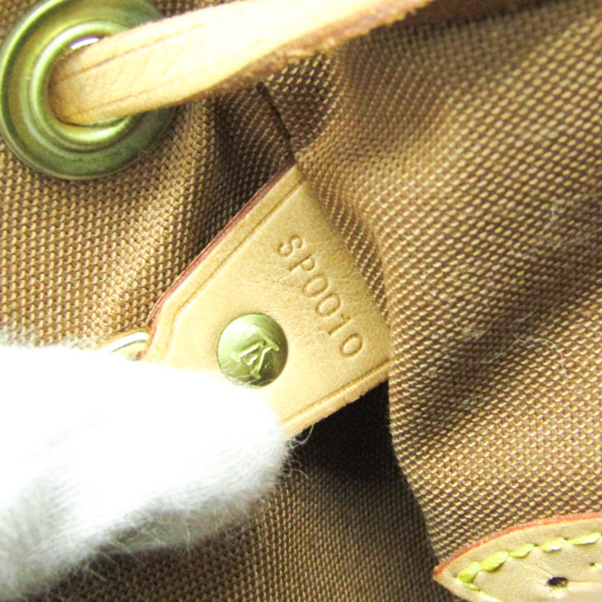 Louis Vuitton Montsouris MM · Monogram
