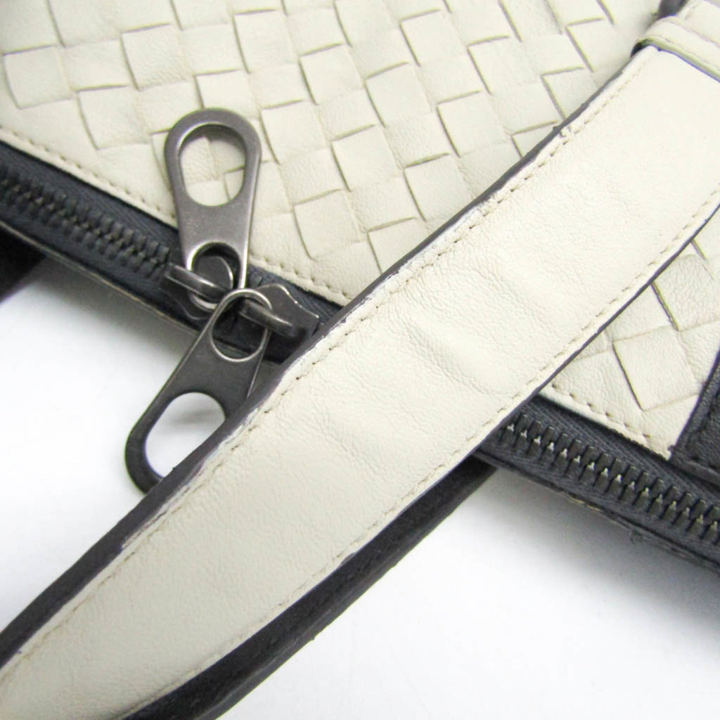 Bottega Veneta Intrecciato · Leather