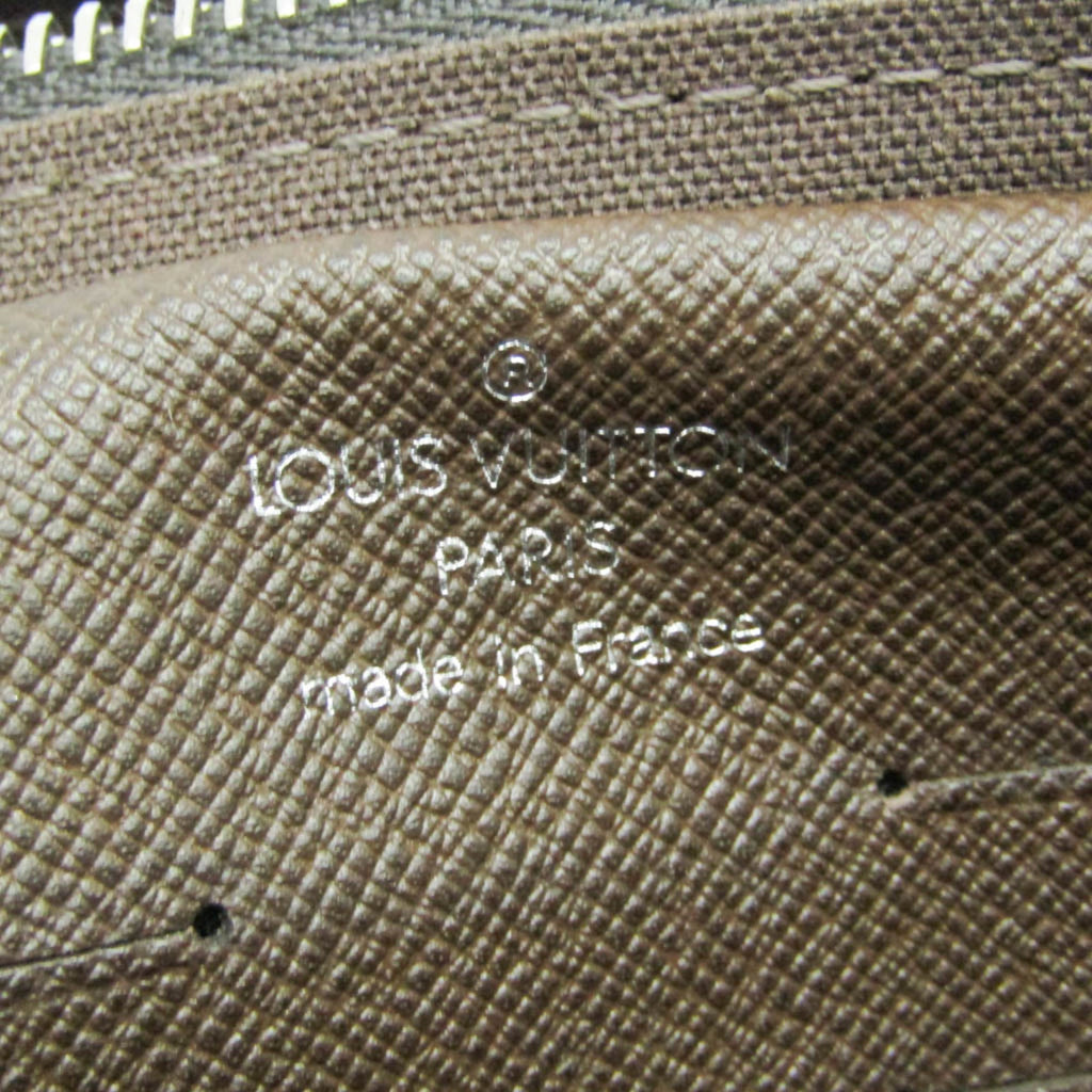 Louis Vuitton Taiga Pavel · Grizzly