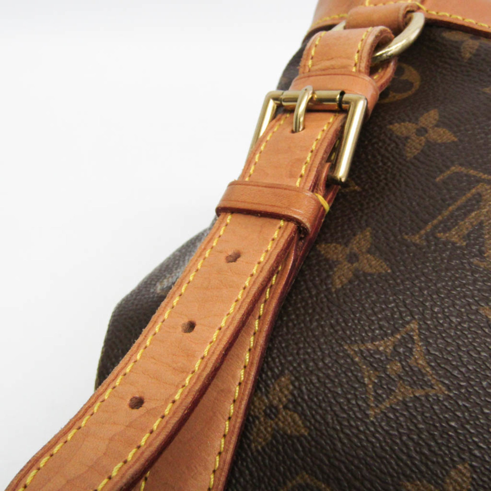 Louis Vuitton Montsouris MM · Monogram