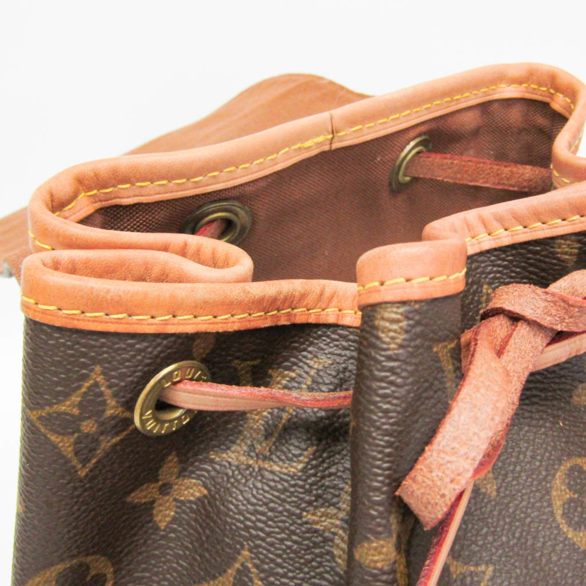Louis Vuitton Montsouris MM · Monogram
