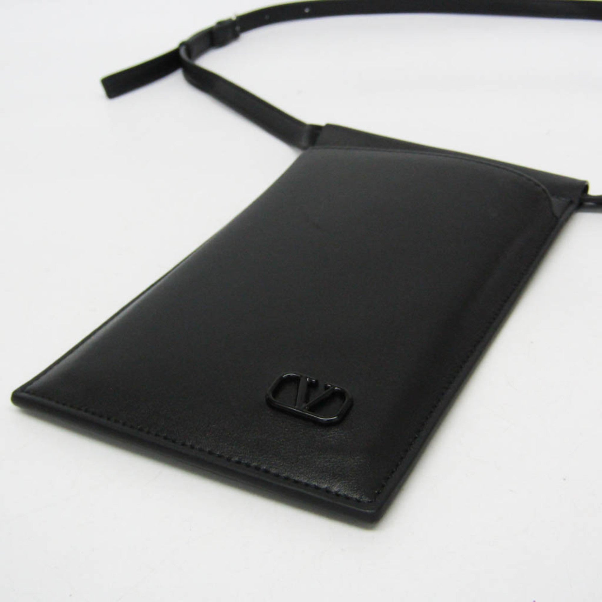 Valentino Garavani Smartphone Pouch · Leather
