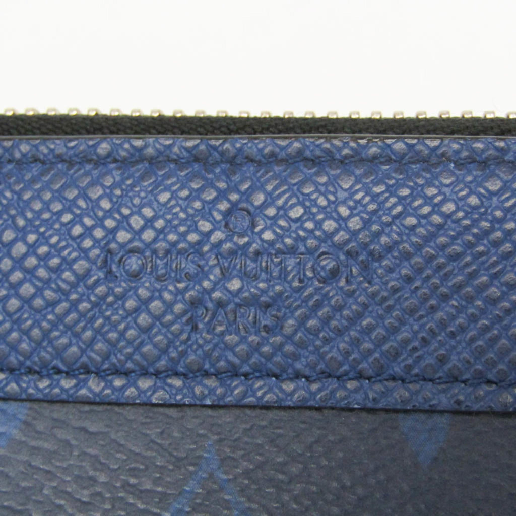 Louis Vuitton Taiga · Pochette Discovery PM